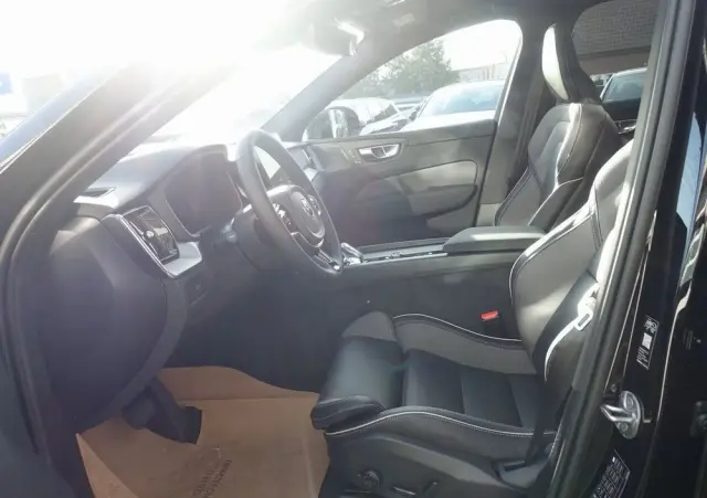 VOLVO XC 60 B5 B AWD Plus Black Edition