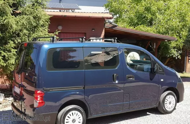 NISSAN NV200 