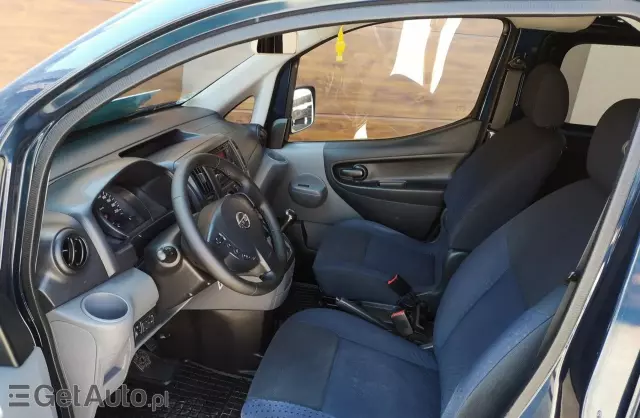 NISSAN NV200 