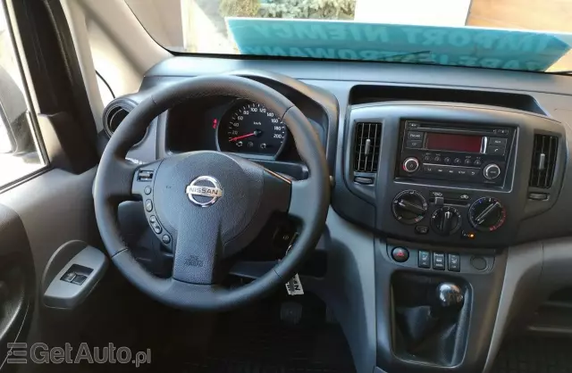 NISSAN NV200 