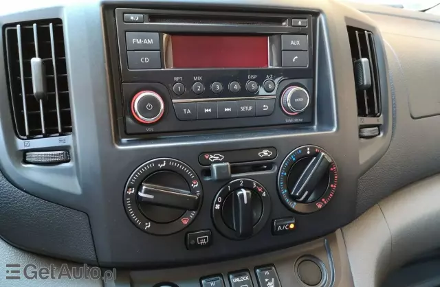 NISSAN NV200 