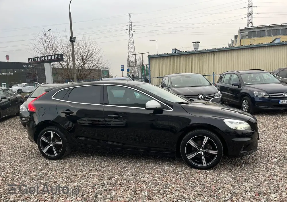 VOLVO V40 