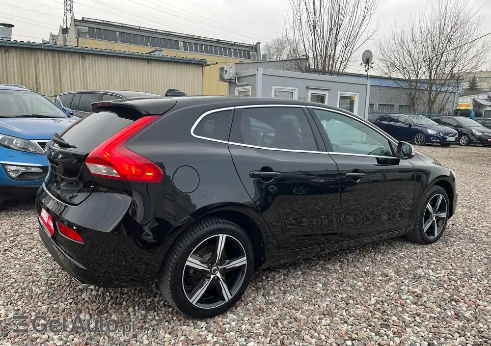 VOLVO V40 