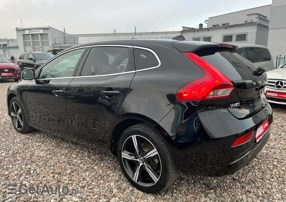VOLVO V40 