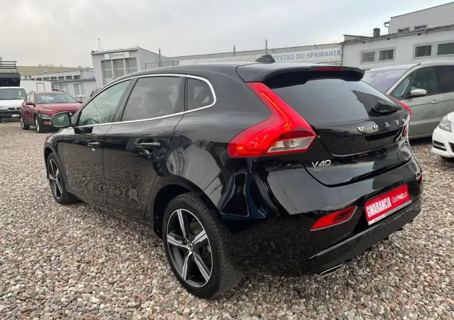 VOLVO V40 