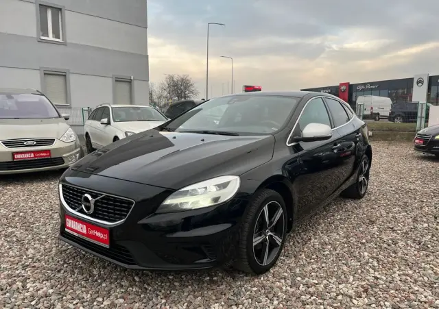 VOLVO V40 