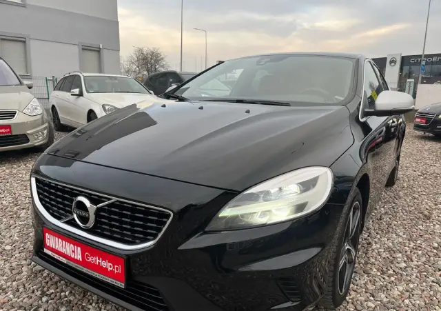 VOLVO V40 