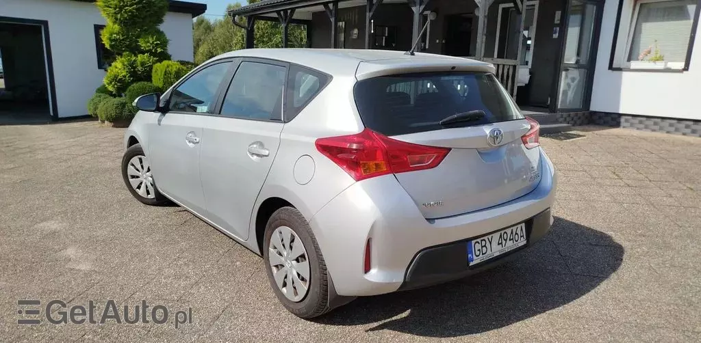 TOYOTA Auris 