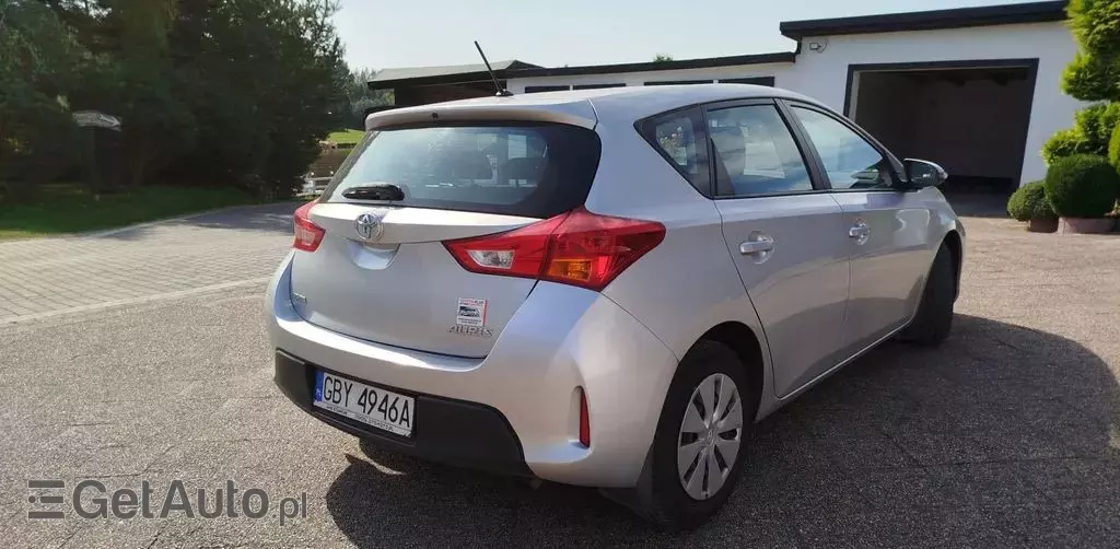 TOYOTA Auris 