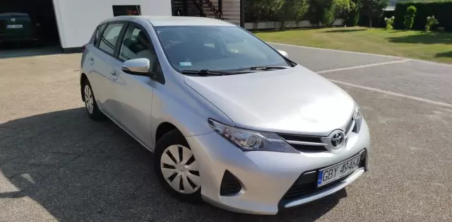 TOYOTA Auris 