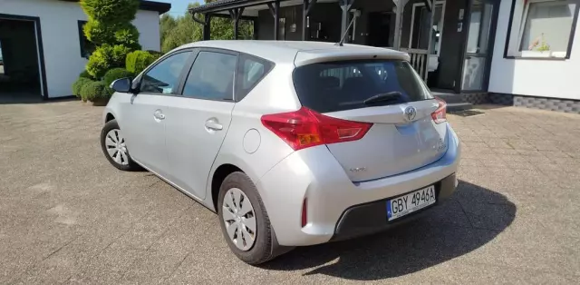 TOYOTA Auris 