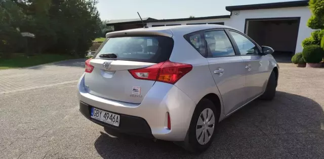 TOYOTA Auris 