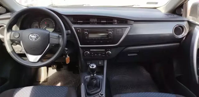TOYOTA Auris 