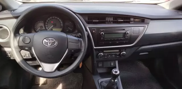 TOYOTA Auris 