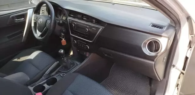 TOYOTA Auris 