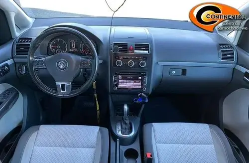 VOLKSWAGEN Touran 