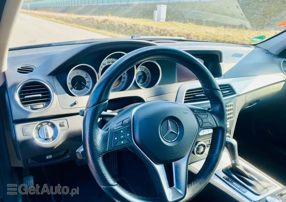 MERCEDES-BENZ Klasa C 180 CGI Automatik BlueEFFICIENCY Avantgarde