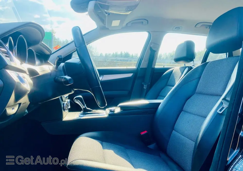 MERCEDES-BENZ Klasa C 180 CGI Automatik BlueEFFICIENCY Avantgarde