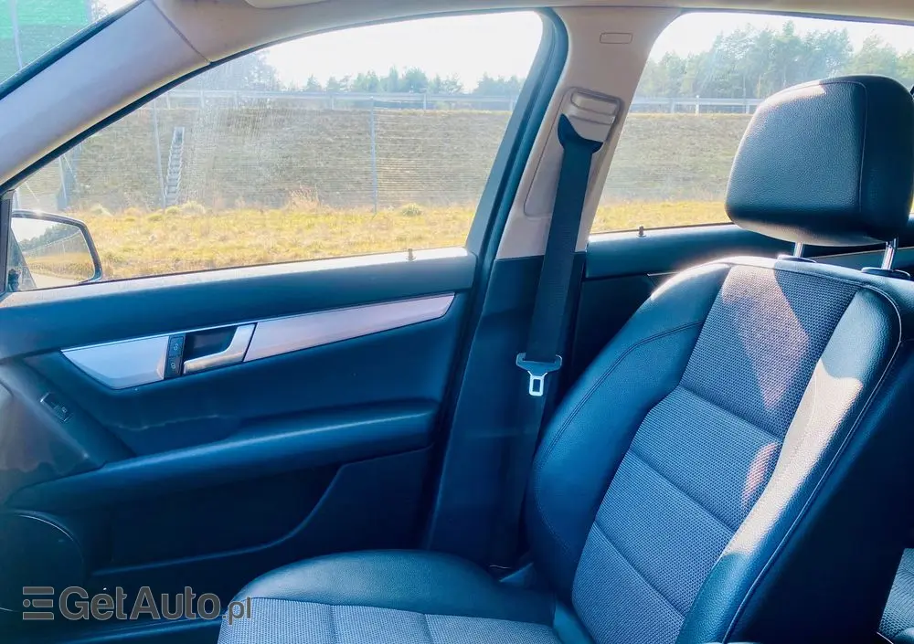 MERCEDES-BENZ Klasa C 180 CGI Automatik BlueEFFICIENCY Avantgarde