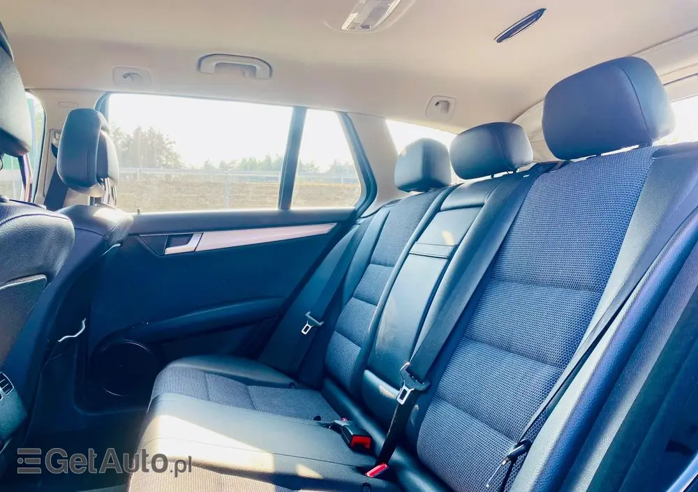 MERCEDES-BENZ Klasa C 180 CGI Automatik BlueEFFICIENCY Avantgarde