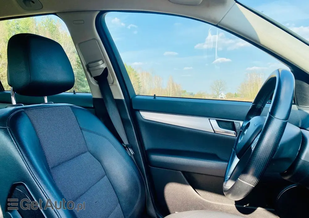 MERCEDES-BENZ Klasa C 180 CGI Automatik BlueEFFICIENCY Avantgarde