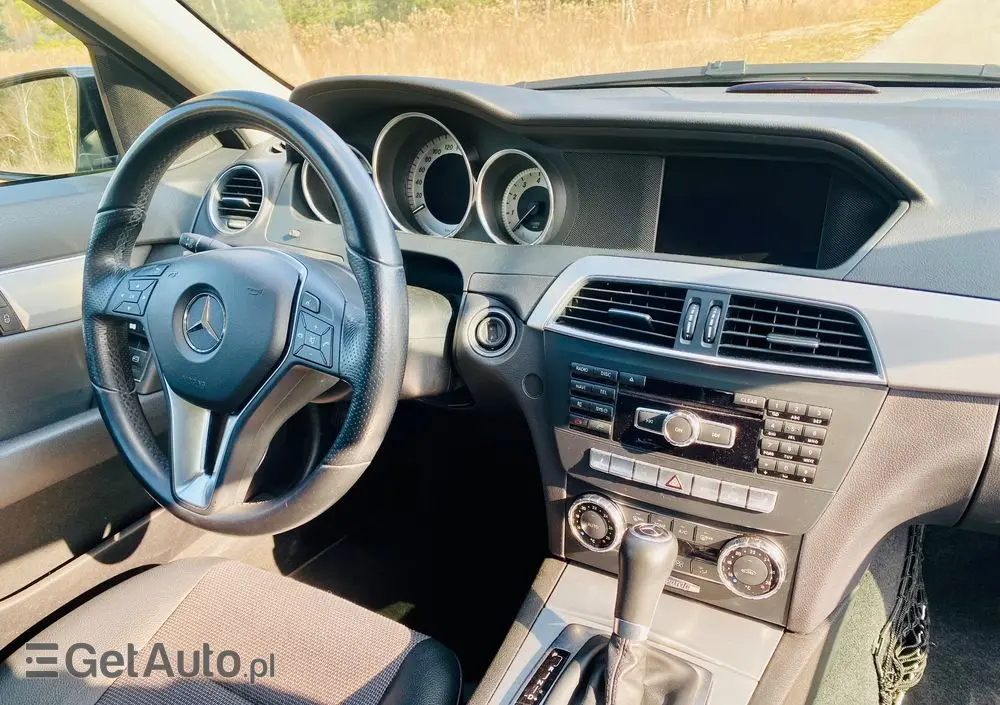 MERCEDES-BENZ Klasa C 180 CGI Automatik BlueEFFICIENCY Avantgarde