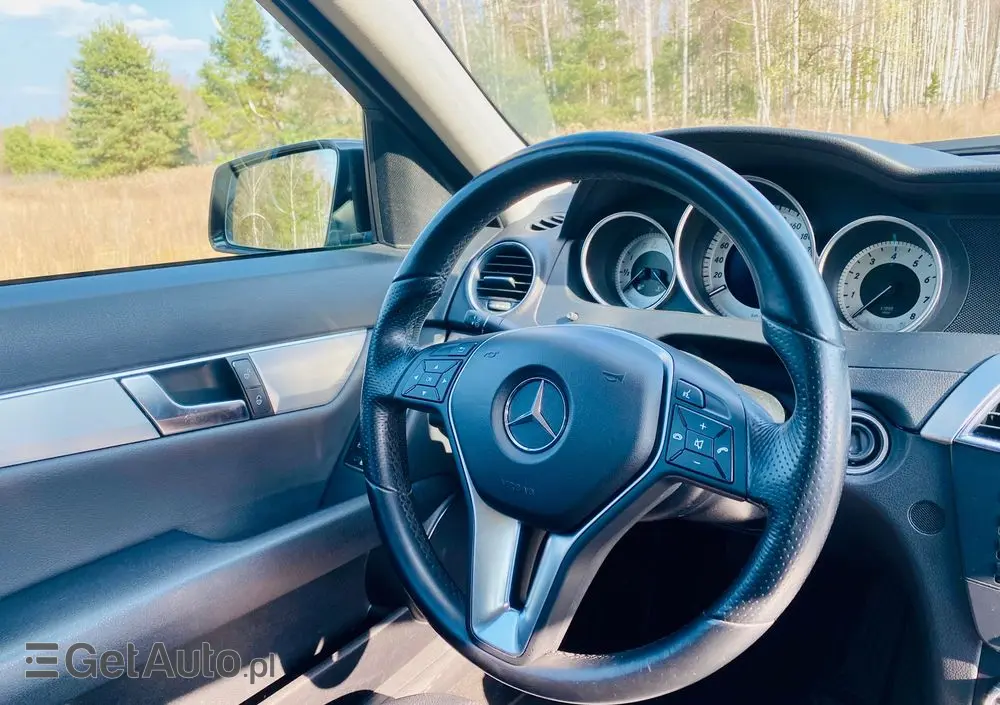 MERCEDES-BENZ Klasa C 180 CGI Automatik BlueEFFICIENCY Avantgarde