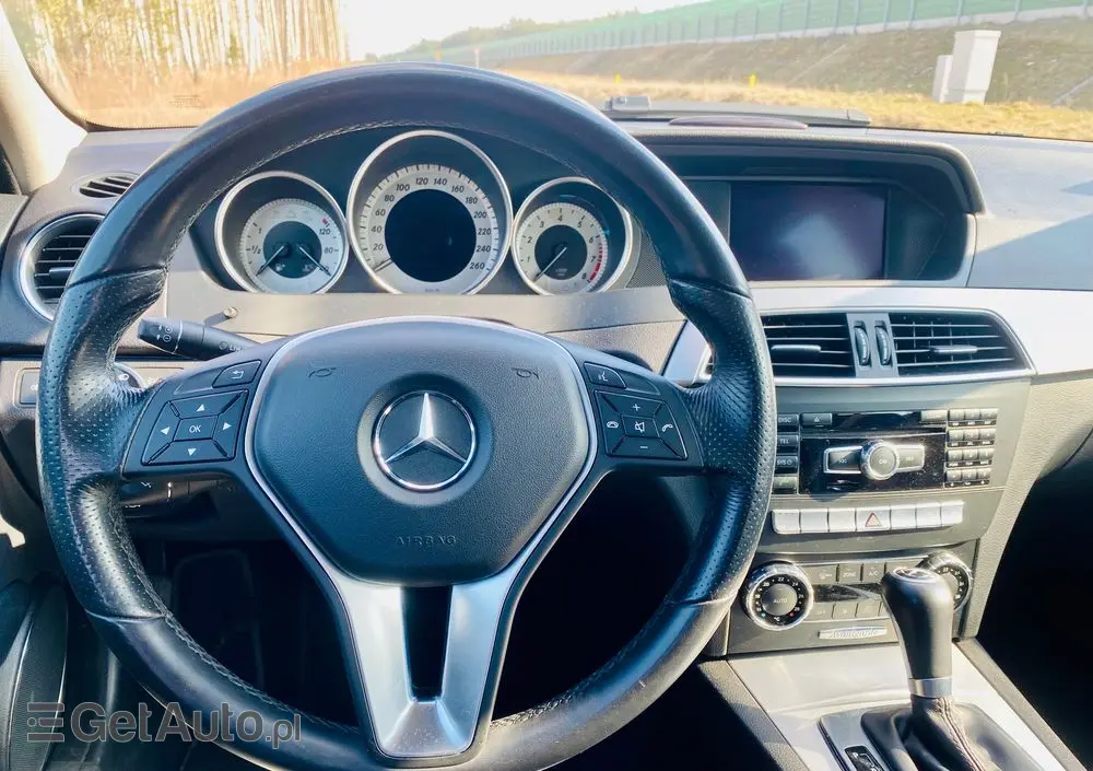 MERCEDES-BENZ Klasa C 180 CGI Automatik BlueEFFICIENCY Avantgarde