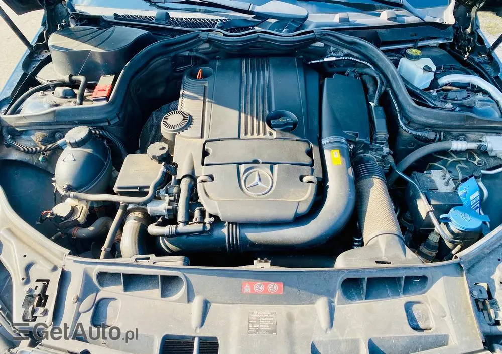 MERCEDES-BENZ Klasa C 180 CGI Automatik BlueEFFICIENCY Avantgarde
