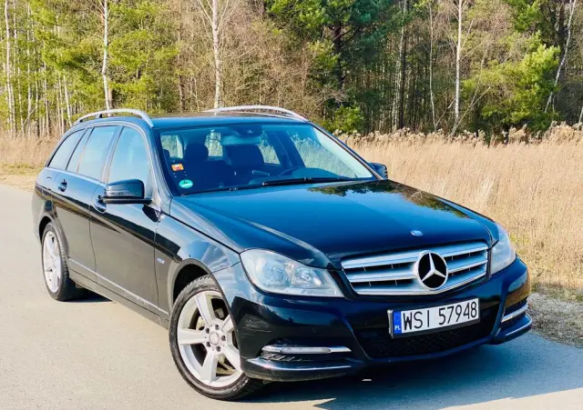 MERCEDES-BENZ Klasa C 180 CGI Automatik BlueEFFICIENCY Avantgarde