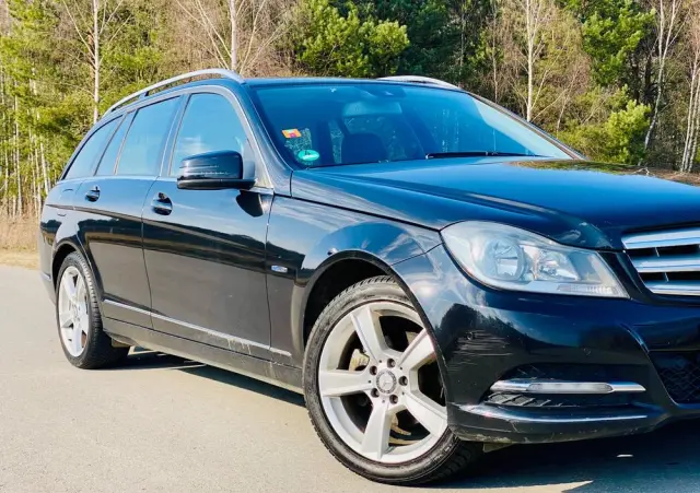 MERCEDES-BENZ Klasa C 180 CGI Automatik BlueEFFICIENCY Avantgarde