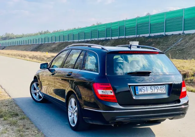 MERCEDES-BENZ Klasa C 180 CGI Automatik BlueEFFICIENCY Avantgarde