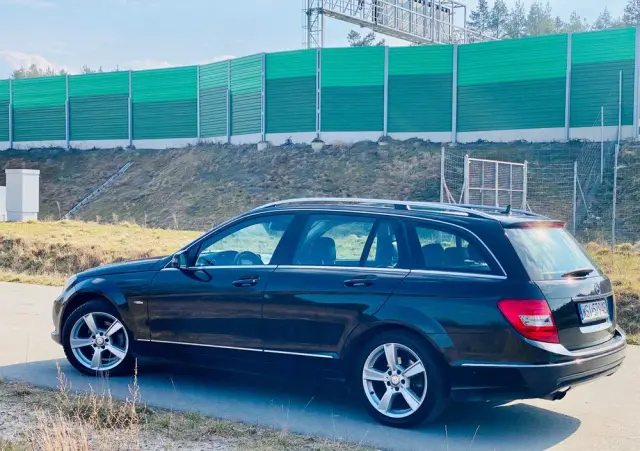 MERCEDES-BENZ Klasa C 180 CGI Automatik BlueEFFICIENCY Avantgarde