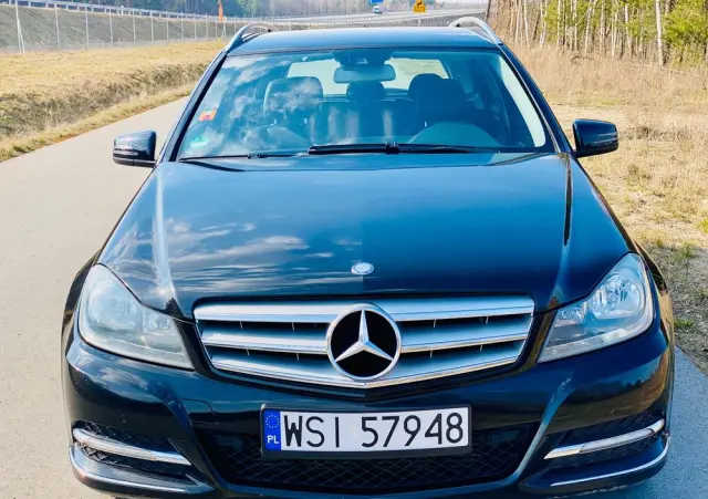 MERCEDES-BENZ Klasa C 180 CGI Automatik BlueEFFICIENCY Avantgarde