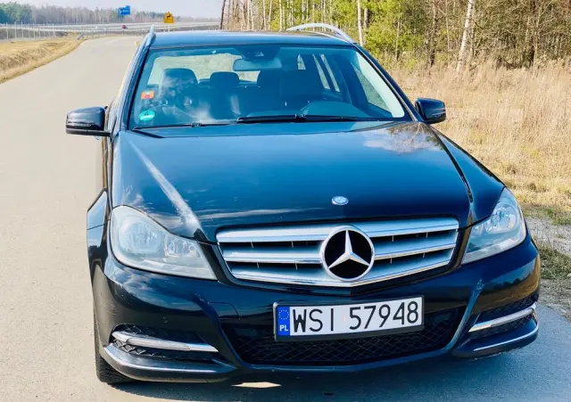 MERCEDES-BENZ Klasa C 180 CGI Automatik BlueEFFICIENCY Avantgarde