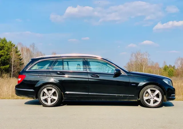 MERCEDES-BENZ Klasa C 180 CGI Automatik BlueEFFICIENCY Avantgarde