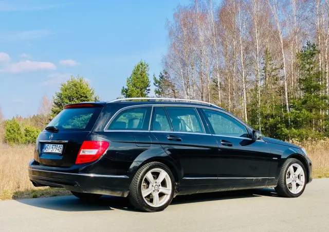 MERCEDES-BENZ Klasa C 180 CGI Automatik BlueEFFICIENCY Avantgarde