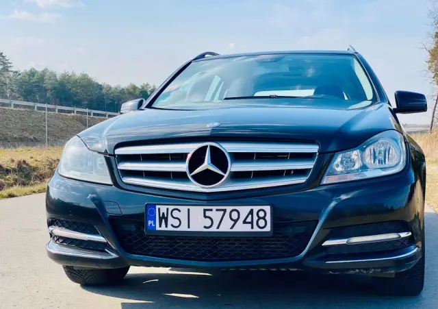 MERCEDES-BENZ Klasa C 180 CGI Automatik BlueEFFICIENCY Avantgarde