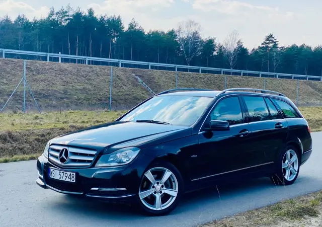 MERCEDES-BENZ Klasa C 180 CGI Automatik BlueEFFICIENCY Avantgarde