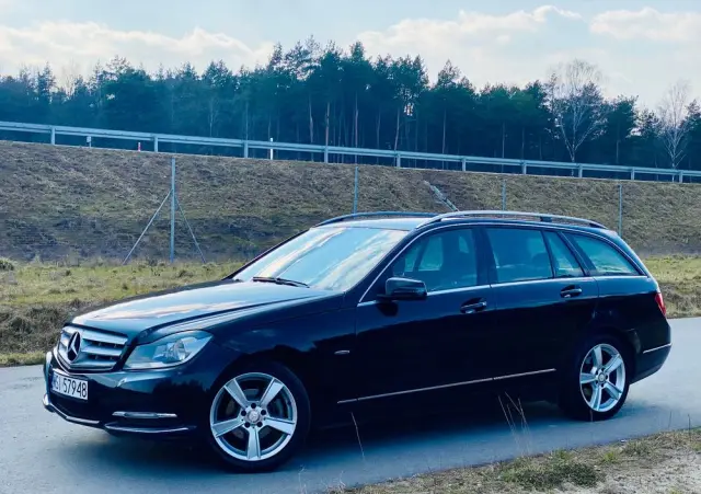MERCEDES-BENZ Klasa C 180 CGI Automatik BlueEFFICIENCY Avantgarde