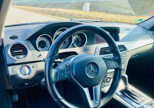MERCEDES-BENZ Klasa C 180 CGI Automatik BlueEFFICIENCY Avantgarde