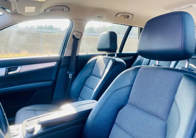 MERCEDES-BENZ Klasa C 180 CGI Automatik BlueEFFICIENCY Avantgarde