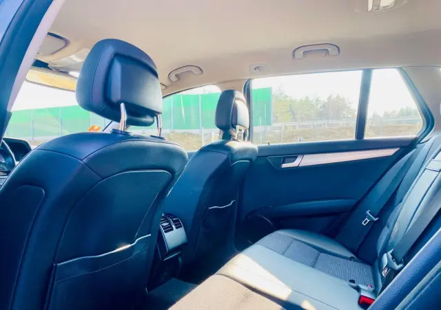MERCEDES-BENZ Klasa C 180 CGI Automatik BlueEFFICIENCY Avantgarde