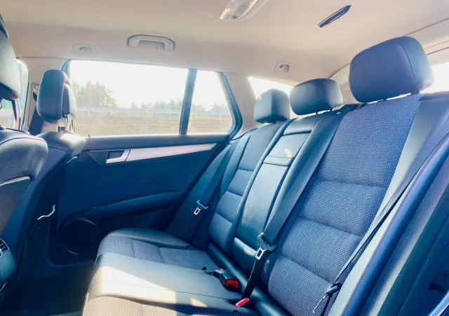 MERCEDES-BENZ Klasa C 180 CGI Automatik BlueEFFICIENCY Avantgarde