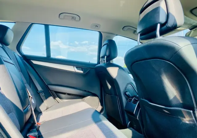 MERCEDES-BENZ Klasa C 180 CGI Automatik BlueEFFICIENCY Avantgarde