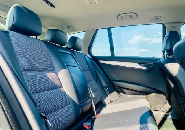 MERCEDES-BENZ Klasa C 180 CGI Automatik BlueEFFICIENCY Avantgarde