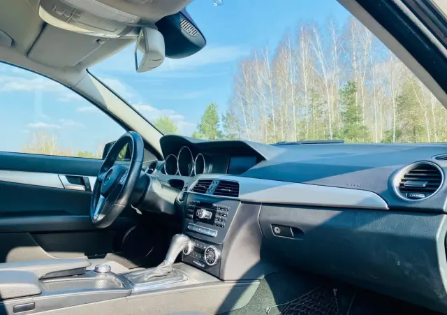 MERCEDES-BENZ Klasa C 180 CGI Automatik BlueEFFICIENCY Avantgarde