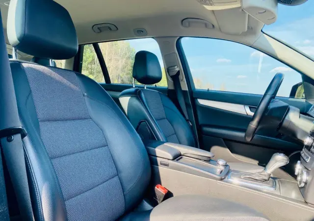 MERCEDES-BENZ Klasa C 180 CGI Automatik BlueEFFICIENCY Avantgarde