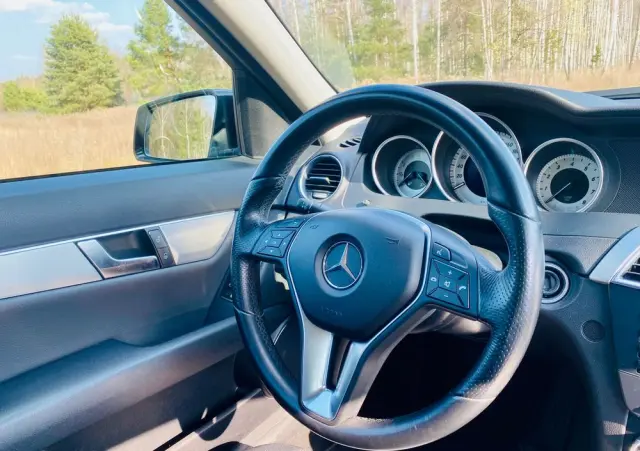 MERCEDES-BENZ Klasa C 180 CGI Automatik BlueEFFICIENCY Avantgarde