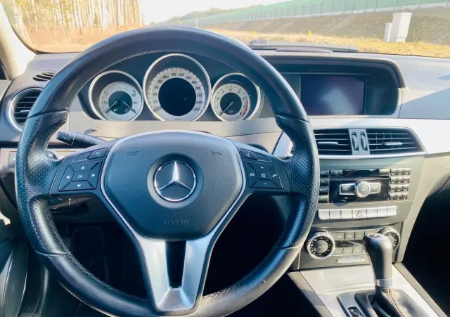 MERCEDES-BENZ Klasa C 180 CGI Automatik BlueEFFICIENCY Avantgarde